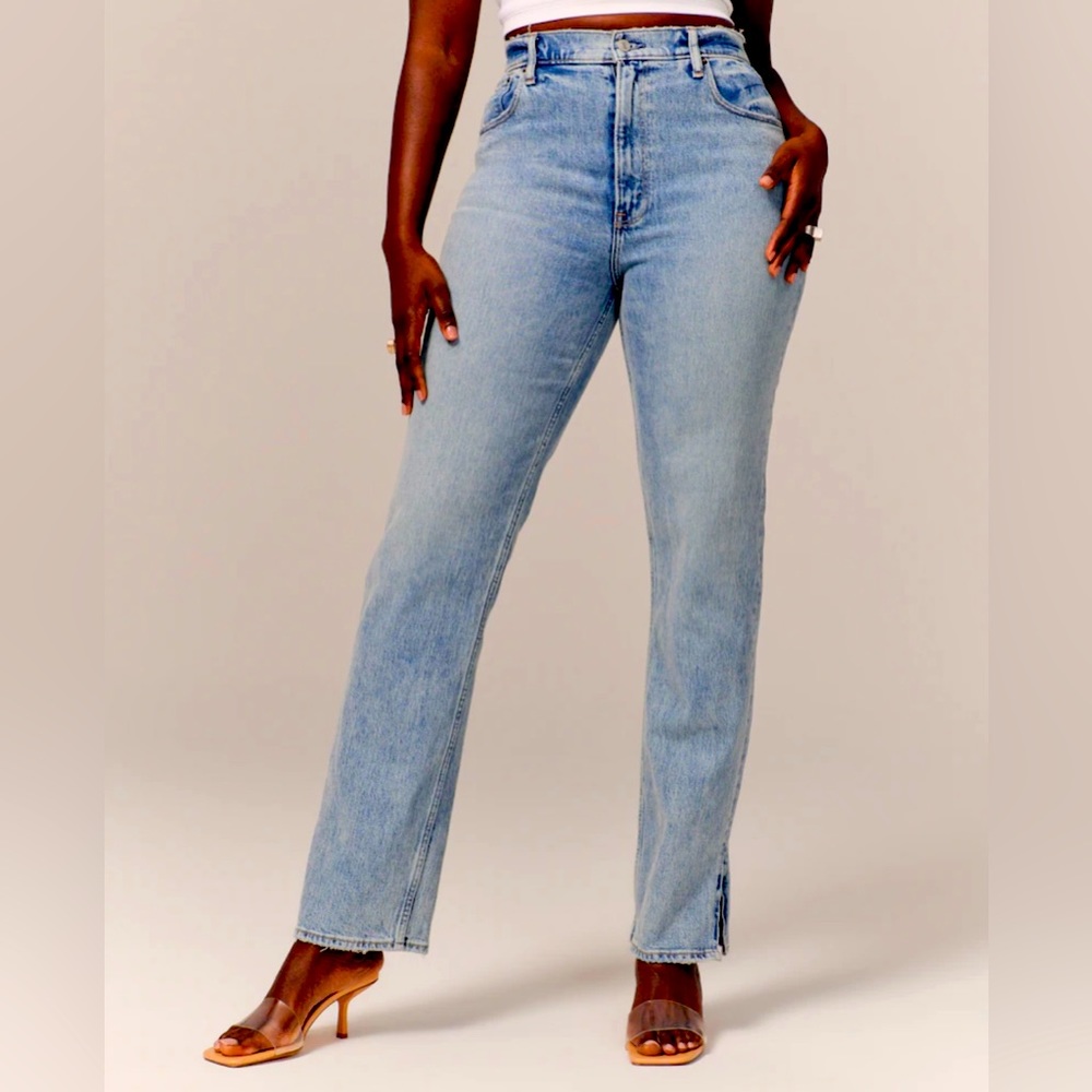 Abercrombie and Fitch Ultra High Rise 90’s Straight Jean Curve Love